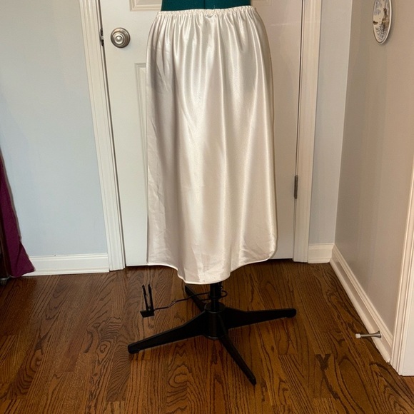 Elegant White Satin Half Slip/Skirt - Picture 1 of 9